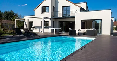 Piscine extérieure enterrée